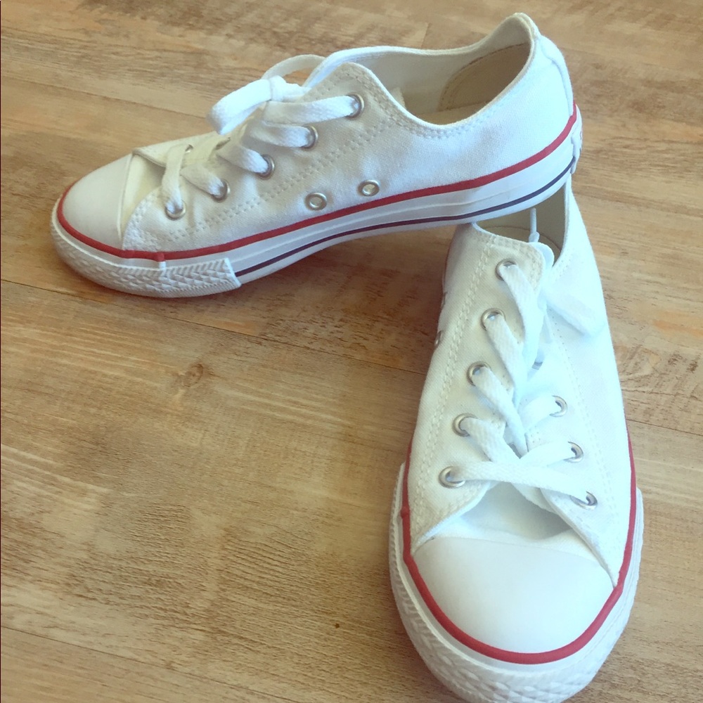 NWOT white low top converse women’s 6/youth 3
